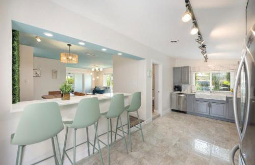 Palms Retreat! Giant Heated Pool-HotTub-FirePit-5Min2Beach-Pets-EV Chgr - Foto 31