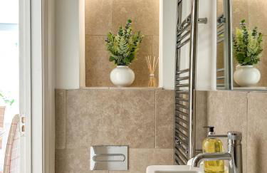 Modern Canterbury 3 Bedroom Townhouse - Pets Welcome & Free Parking - Foto 12