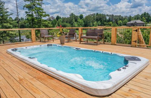 Stunning Modern Retreat! Year-Round Swim Spa | Hot Tub | Movie Room | Firepit - Foto 35