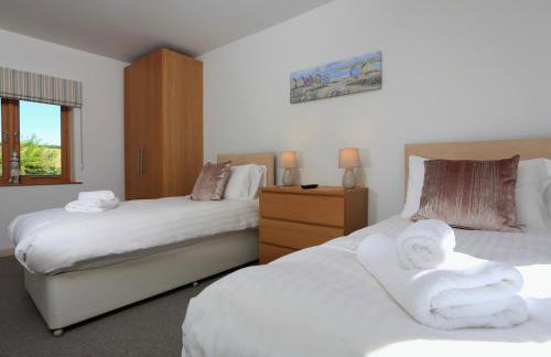 Courtyard Cottage - Photo 27