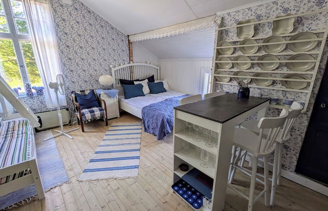 Bright and Spacious Living in Historic Building - Photo 3