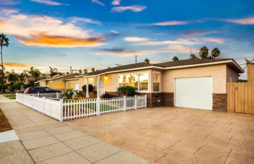 Walk to the Beach Private Backyard and Fire Pit - Foto 13