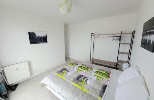 Appartement 28m2 avec balcon proche gare SNCF, café thé WIFI gratuits - Netflix - Balcon - Foto 8