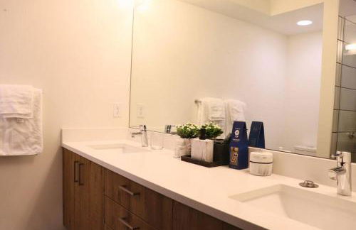 Entire Stunning Townhouse 3br/2.5ba w Parking - Foto 36