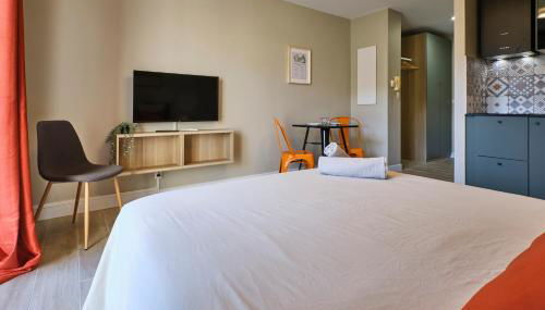 Au Céladon Parking gratuit, WIFI, Terrasse, Piscine - Foto 3