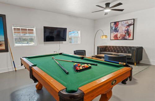 Spacious Lakefront View With Hot Tub and Pool NH - Foto 26