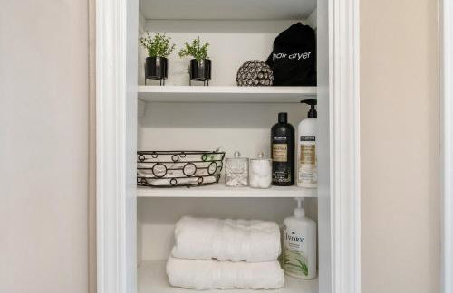 King Suite 2 Full Baths Stocked Kitchen - Foto 16