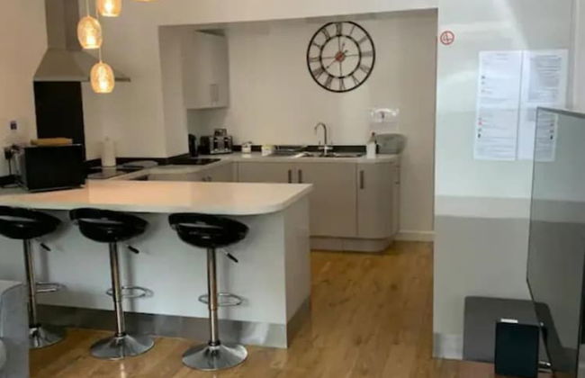 Immaculate 2-bed Apartment in Leigh - Foto 7