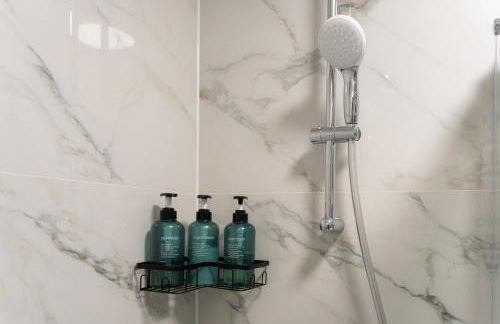 Luxe 5-bedroom House with Hot Tub, Pool table & Football Table - Foto 17