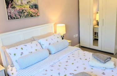 Coastal Whisper Sleeps 10 with Parking - Foto 19