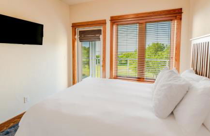 The Slick - Waterfront 3-Bedroom, 3-Bathroom Penthouse Suite at REAL Watersports - Foto 18