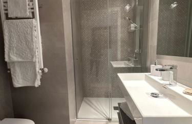 A estrenar amplio con piscina y parking - Foto 11