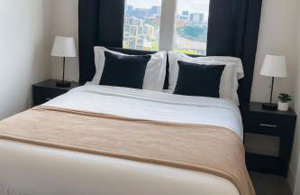 Upscale Midtown Retreat , Free Parking & Close to Mercedes-Benz - Foto 8