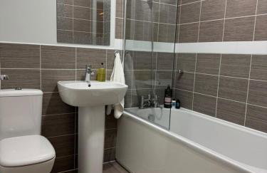 4Bed 3 Bath Home I Sleeps 7-9 I Family & Contractors I Parking - Foto 30