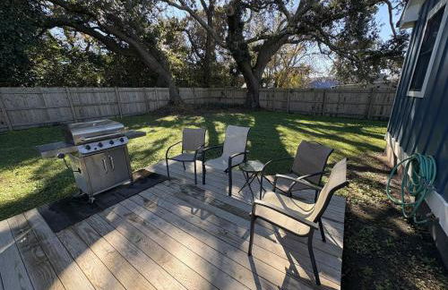 Coastal home with private separate guest house, gas grill and close to local beach - Foto 22