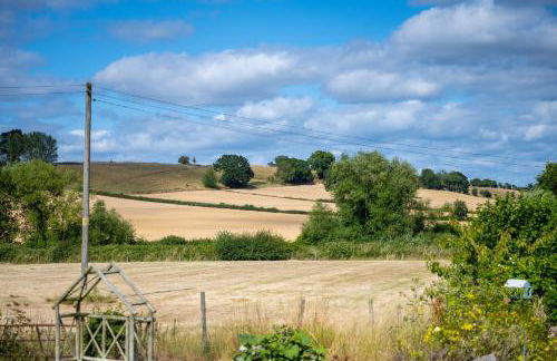 Apple Tree Cottage - Cosy 2 Bed with Deluxe HOT TUB & Log Burner - Photo 8