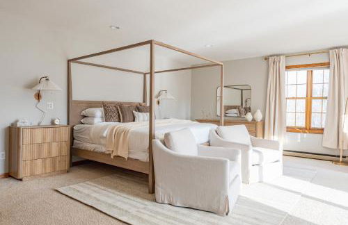 8BR Luxury Maplewood Manor, Hot Tub & Fire Pit - Foto 6