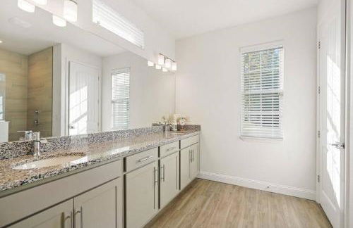 Luxury King Suite, 3BR 2BA, Beach Vibe, Top-Tier Amenities, Prime location - Foto 14