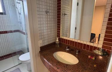 Flat ótima localização com vaga - Foto 17