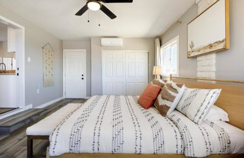 Mid-Century Magic with Mountain Views - Photo 9