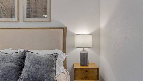 5th St Getaway w Sauna Hot tub Firepit & Game Room - Foto 2