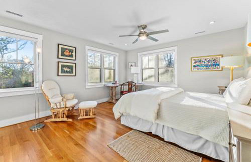 Modern Family Home Walkable to Town - Foto 21