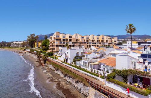 First Row Beach Villa - Photo 43