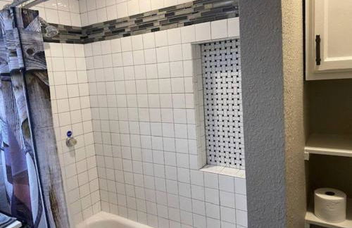 StockYards!-1 block away ! Cowboy Cottage sleeps 9 - Foto 27