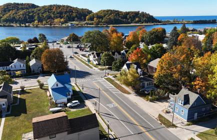 Restoration - Hot Tub, AC, and Great Location! - Foto 4