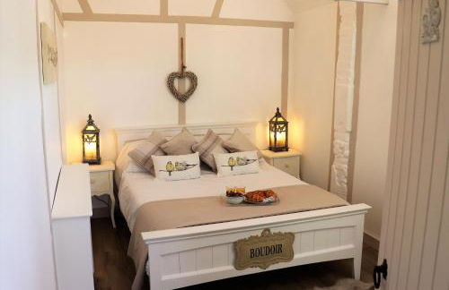 Beautiful Barn Conversion, 3 Bed, hot tub, sauna, gym, enclosed garden - Photo 9