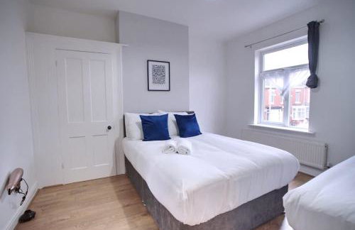 Sleeps 18 Lovely Mcr Home by City SuperHost - Foto 16