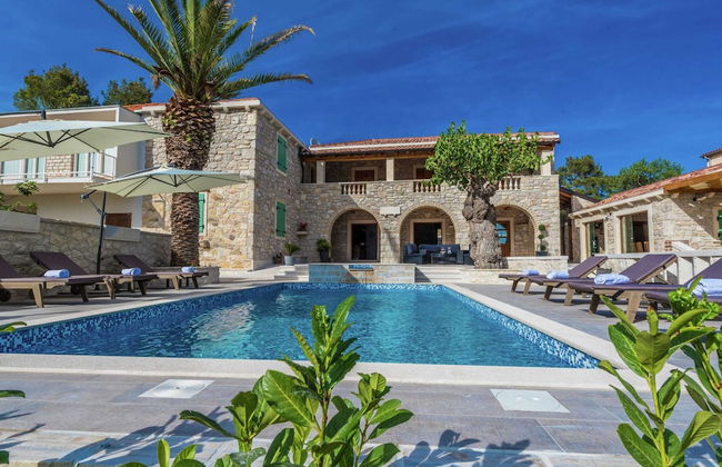 Villa in Sukosan With Pool Near the Sea - Foto 1