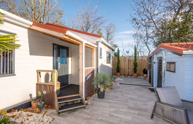 Chalet in Goedereede Near North Sea Beach - Photo 27