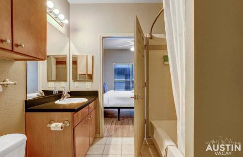 Spectacular Location West Campus Apt for 8 plus Loft - Foto 24