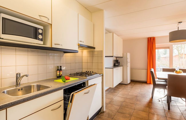 Spacious Bungalow with Dishwasher near Hunebedcentrum - Photo 5