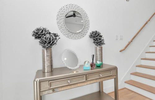 Tranquil Downtown Escape with Backyard - Photo 75