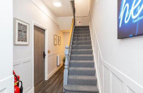 Beachfront Apartment 3 Bedrooms Sleeps 7 - Gateway to the Lake District - Newly Refurbished - Foto 18