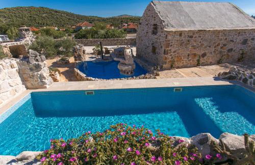 Stonehouse Marina - Estate With A Two Private Pools - Photo 95