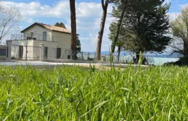 The Boathouse, at the lake - Photo 19