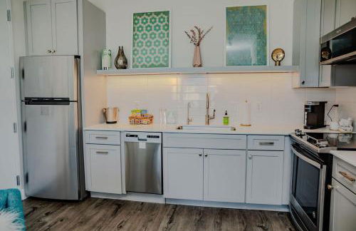 The Hive Adjacent 3rd Floor, 301 King & 302 Balcony - Photo 9