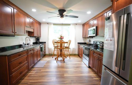 Historic Sears River Home (Main Level) on 10 Acres - Foto 69