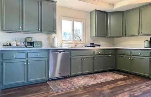 Relax Under the Stars, Best view in town , Yosemite House with Firepit, Hot Tub, Game Room & Pool table - Foto 9