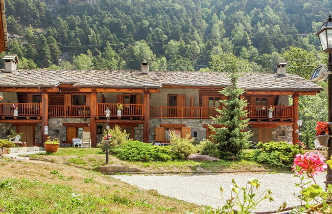 Chalet in Antey-saint-andre With Mountain Views - Foto 15