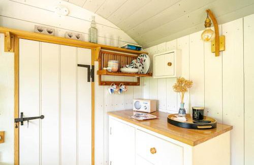 Hut at Nettle and Dock - Foto 32