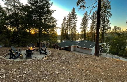 Cozy mountain retreat with lake views near Yosemite - Foto 7