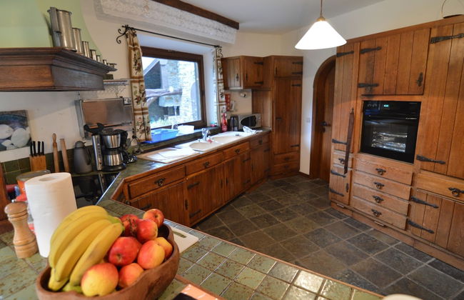 Hillside Retreat With Pond - Photo 9