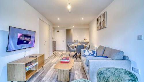 2-BR City View Apartment - Near Salford Royal - Foto 4