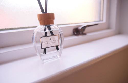 2BR City Centre Apartment By Travel Lets Short Term Rental Agency Derry With Free WiFi - Foto 36