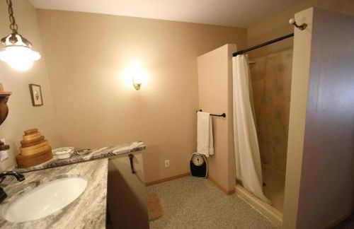 Five Bedroom Colonial Style Home - Foto 20