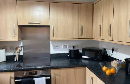 Ashford 4-Bed Townhouse with Garden and Parking - Foto 22